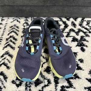 New  ON CLOUDMONSTER RUNNING SHOES size 8.5